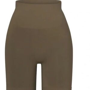 SKIMS Army Green Soft Smooth Shorts